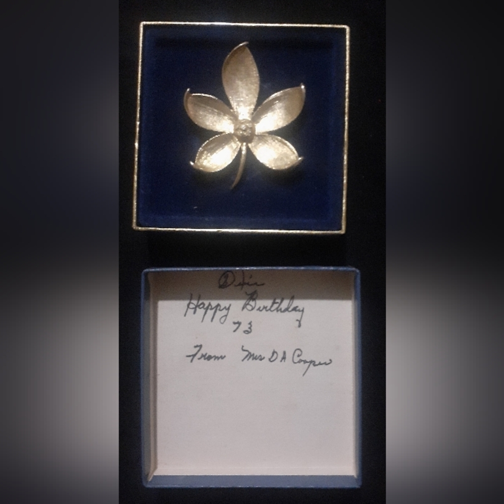 Vintage 70s Avon Bamboo Magic Gold Tone Flower Brooch/Pin